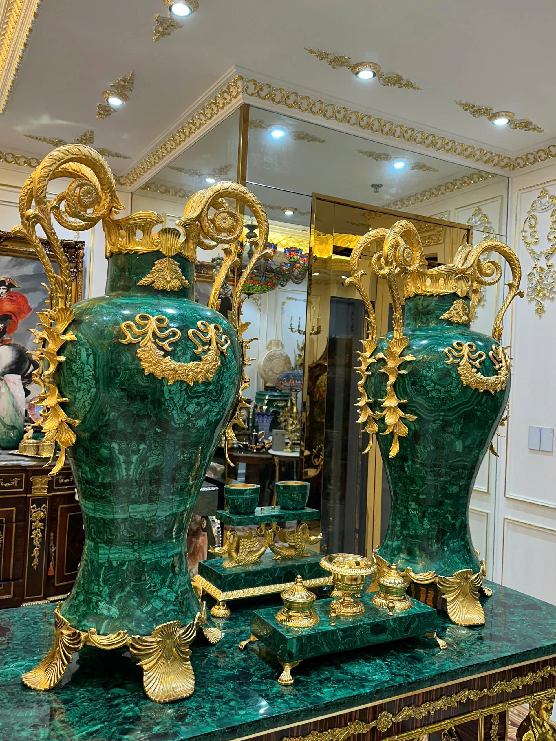 Bình Cup Malachite Tai Voi Bình Cup Malachite Tai Voi