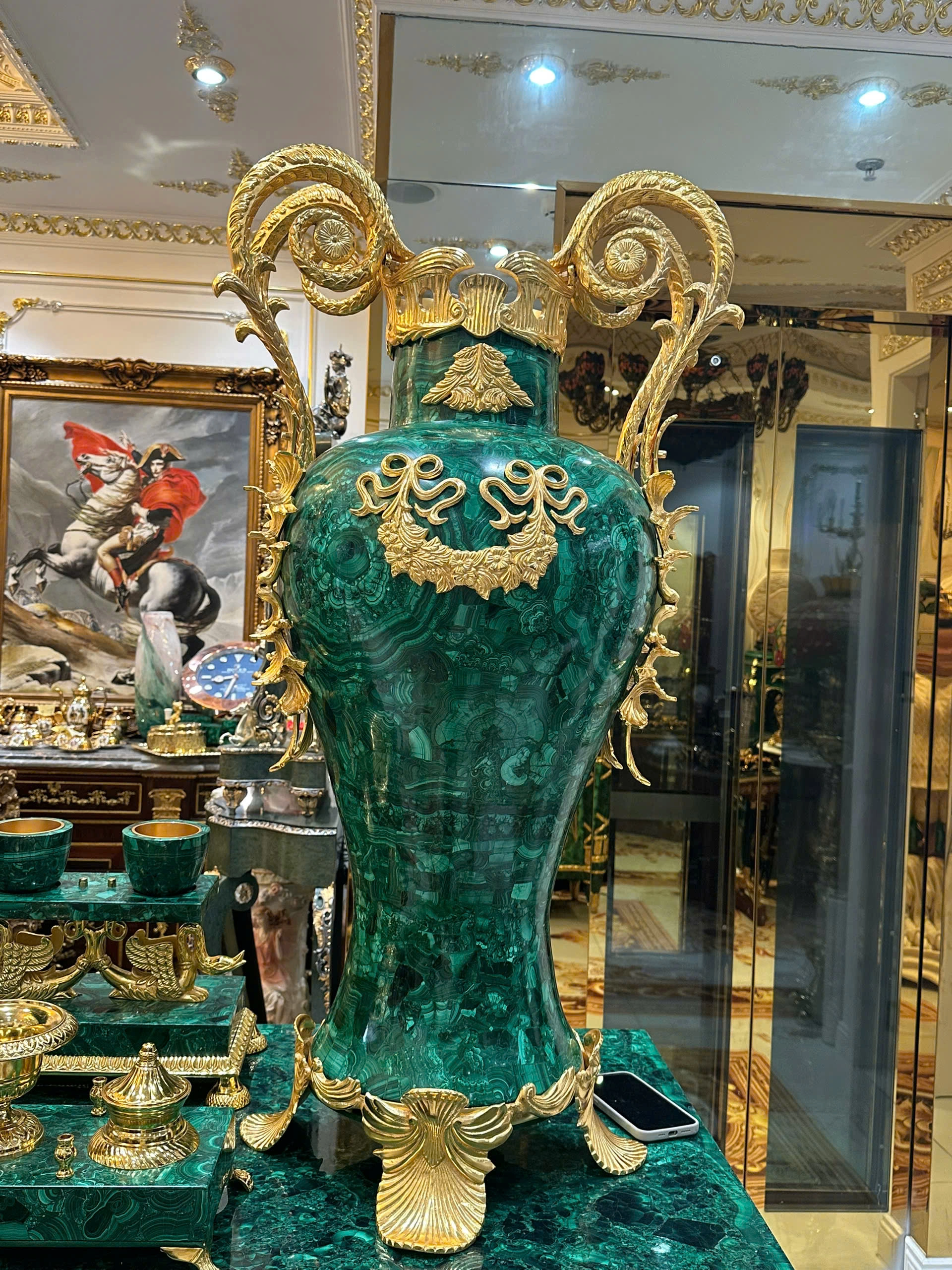 Bình Cup Malachite Tai Voi Bình Cup Malachite Tai Voi