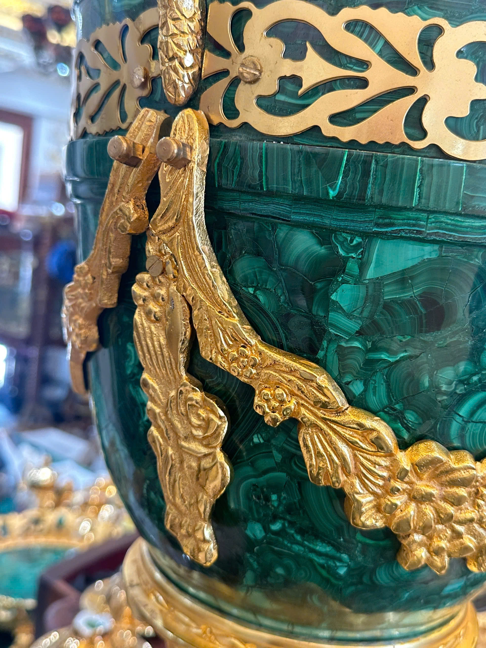 Bình Cup Malachite 2 Con Rồng Bình Cup Malachite 2 Con Rồng
