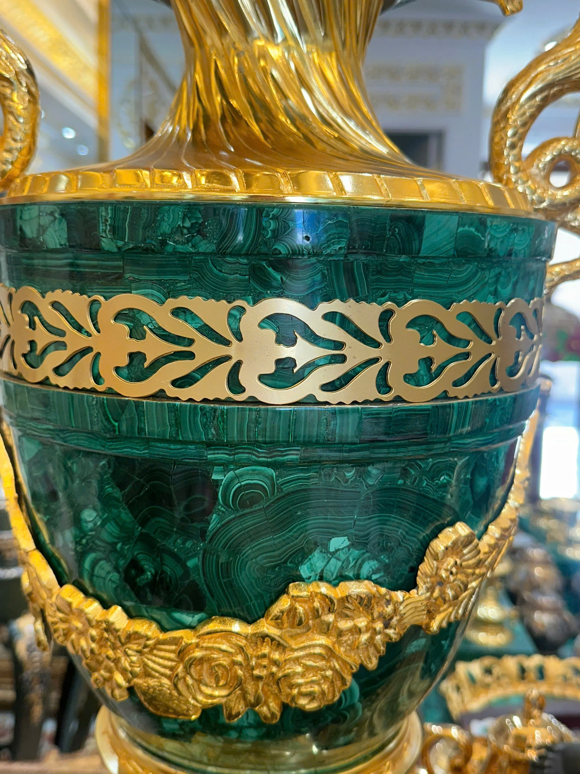 Bình Cup Malachite 2 Con Rồng Bình Cup Malachite 2 Con Rồng