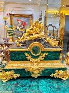 Đồng Hồ Tượng Malachite Đi Săn
