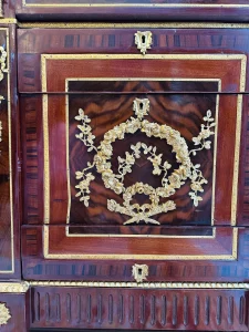 Tủ Bán Nguyệt Tân Cổ Điển 1m6